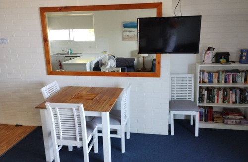 Lake Cathie Apartment | UNIT 3 SEASCAPE APARTMENTS 28 BUNDELLA AVE LC