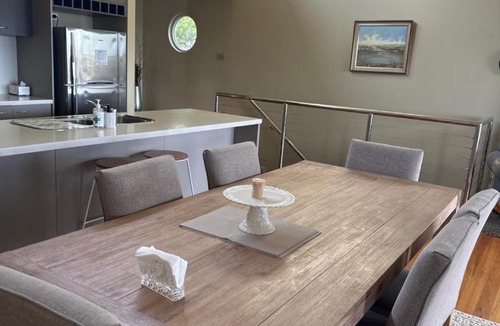 Metung Villa | Unit 4 The village light house