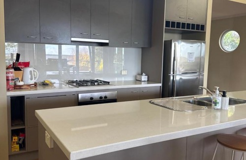 Metung Villa | Unit 4 The village light house