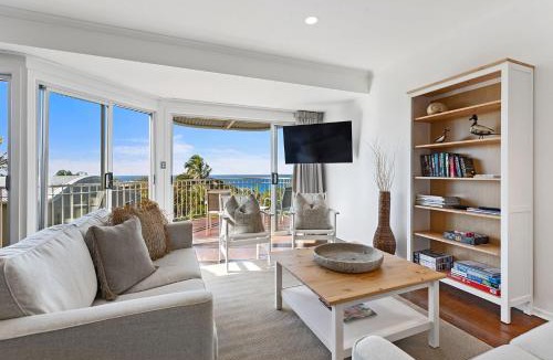 Sunshine Beach Apartment | Unit 6 Andari Sweeping Sunshine Beach Views Close to Everything