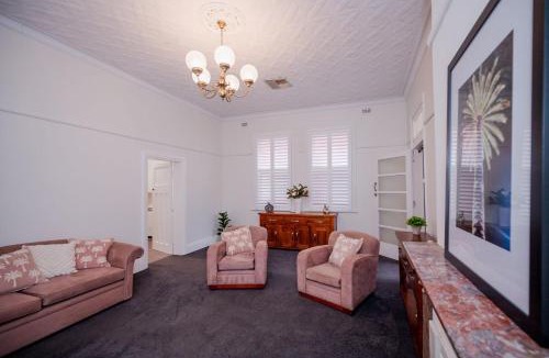 East Tamworth House | Upper Bliss - Family-Friendly 4BR by the Park