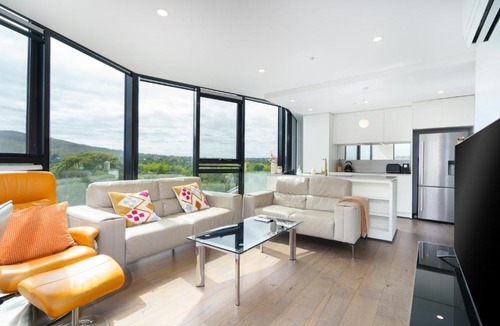 Reid Apartment | Upscale 3BR City Apartment Central CBD Living - Hosted by Canstay