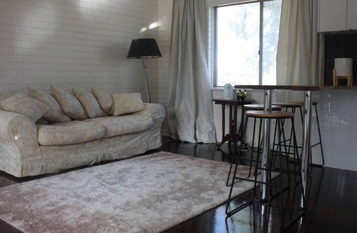 Spalding Apartment | Upstairs at Green:Executive Apartment