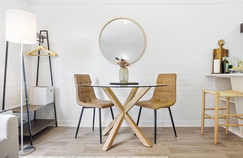Victoria Park Apartment | Urban Chic Studio by 'the Strip'
