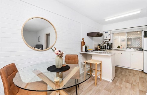 Victoria Park Apartment | Urban Chic Studio by 'the Strip'