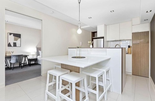 East Perth Apartment | Urban Elegance 3bdrm CATBus PerthCBD,WACA,Optus
