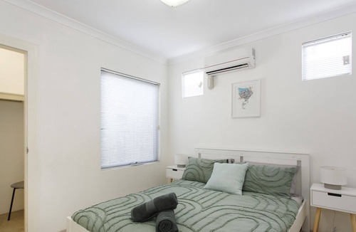 Victoria Park Apartment | Urban Living - two bedroom apartment close to CBD
