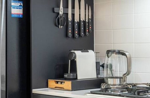 Bowden House | Urban Soul—Modern Parklands Stay with Courtyard