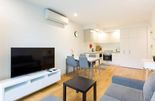 Windsor Apartment | Urban Stay in Trendy Windsor close to Chapel St