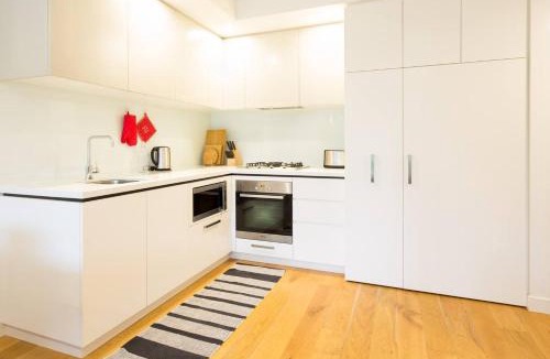Windsor Apartment | Urban Stay in Trendy Windsor close to Chapel St