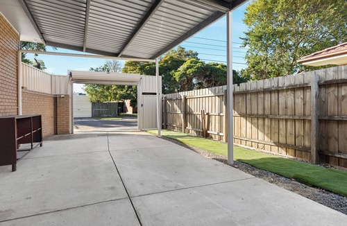 Braybrook House | Urban Tiny Retreat with Outdoor Entertaing Area