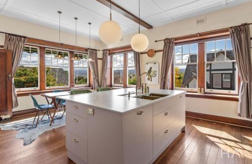 East Launceston House | Vagabond s Rest