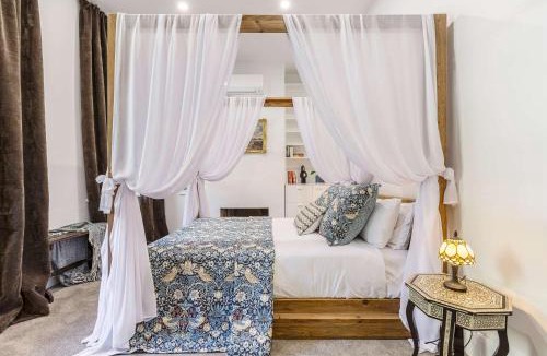 Carlton South House | VAQUAY Heirloom In Carlton