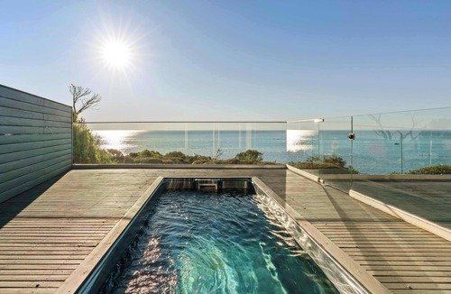 Mount Eliza House | Veranda | Bay Views | Heated Pool | Beach Access