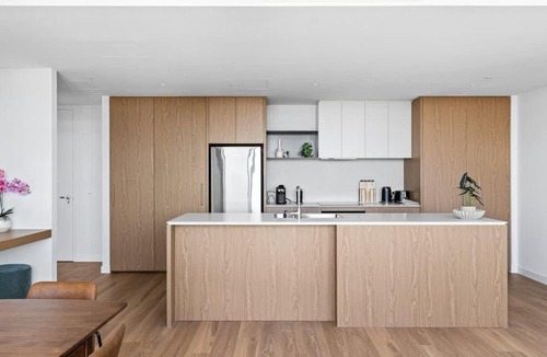 Brunswick Apartment | Vibrant 3BR Apt Free Parking City Views