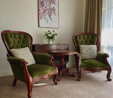 Croydon North Hotel | Victoria House Motel and Wine Bar