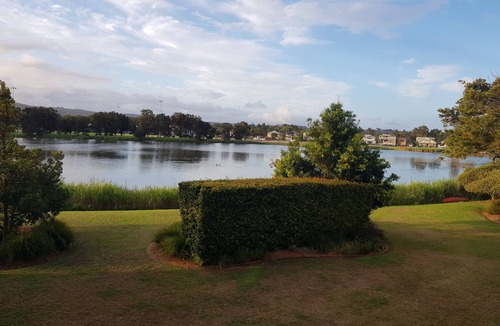 Narrabeen Apartment | view over the lake