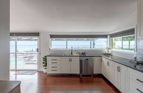 Burnie House | View Point: Ocean Views & Near CBD