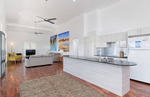 Fingal Bay Apartment | Views of Fingal Bay Beach!