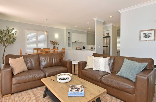Pokolbin Villa | Villa 2br Pinot Grigio Villa located within Cypress Lakes Resort