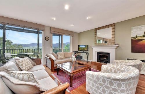 Pokolbin Villa | Villa 3br Gruner Veltliner located within Cypress Lakes Resort