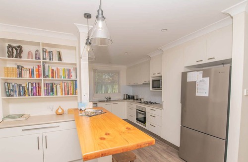 Orange Villa | Villa 4 on March - Private & Cosy, CBD, Free Wi-fi
