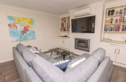 Orange Villa | Villa 4 on March - Private & Cosy, CBD, Free Wi-fi