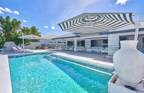 Trinity Beach House | Villa Aura | Private Pool | Lakefront & Near Beach