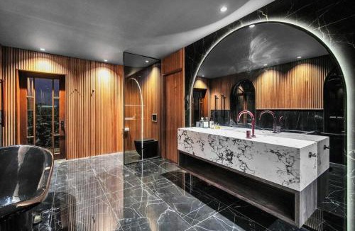 Riverside House | Villa Donini
