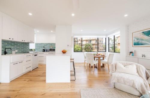 Nelson Bay Apartment | Villa Ellisa, 3- 10 Columbia Close - Wi-Fi parking and close to waterfront
