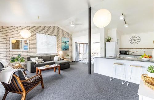 Nelson Bay Apartment | Villa Ellisa 5 10 Columbia Cl stunning unit with stunning views