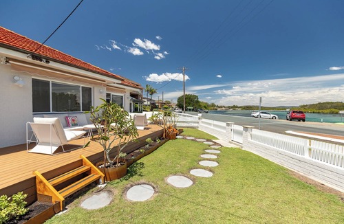 Forster Villa | Villa Lola Lakefront Comfort
