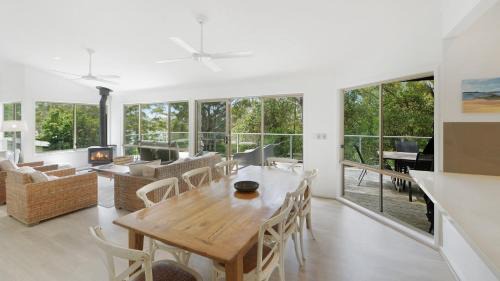 Avoca Beach House | Villa Luna - Pet Friendly Retreat