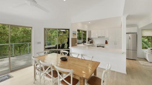 Avoca Beach House | Villa Luna - Pet Friendly Retreat