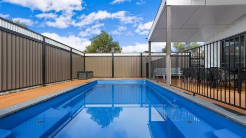 Lakes Entrance House | Villa Marina - Modern Waterfront Escape