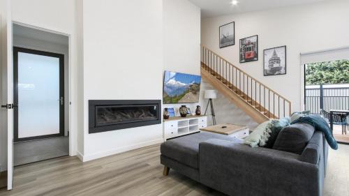 Lakes Entrance House | Villa Marina - Modern Waterfront Escape
