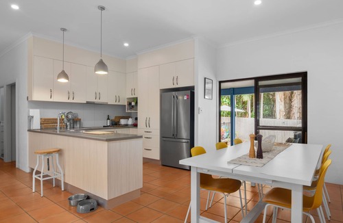 Port Douglas House | Villa Sorrento - house on 4 Mile Beach in Port Douglas. Pet friendly child safe.