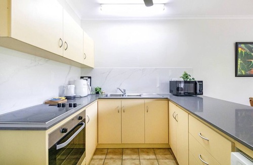 The Gardens Apartment | Vintage Charm at The Gardens with Lagoon Pool