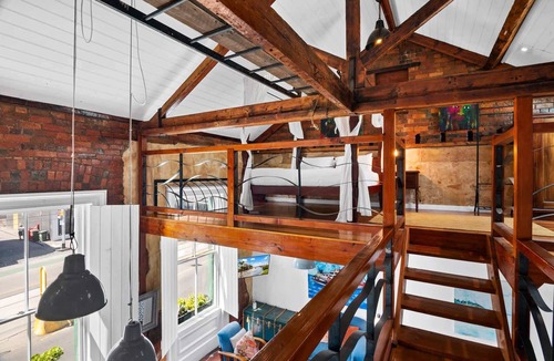 North Melbourne Apartment | Vintage loft residence with Open-plan mezzanine's