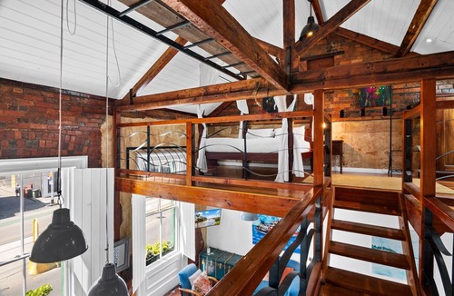 North Melbourne Apartment | Vintage loft residence with Open-plan mezzanine's