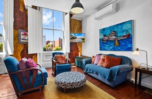 North Melbourne Apartment | Vintage loft residence with Open-plan mezzanine's