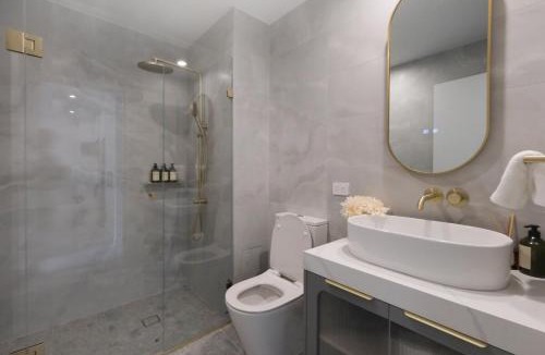 Burwood Apartment | 'Vinyl' 1-BR Apt in the heart of Burwood with study n free parking