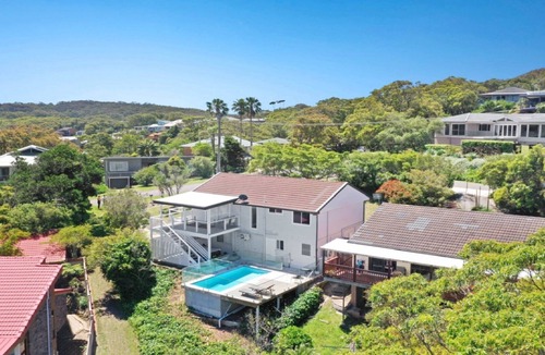 Copacabana House | Vista Seascape - Decks, Pool, and Views!