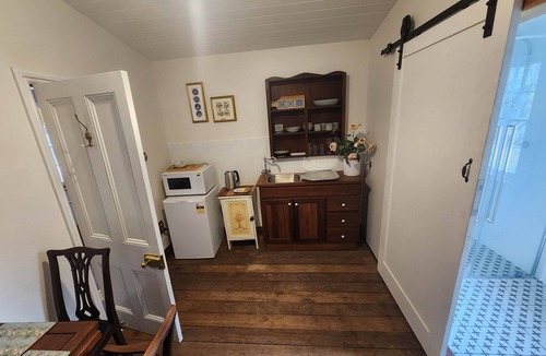 Katrine House | "Viveash" Historic accommodation with Ensuite