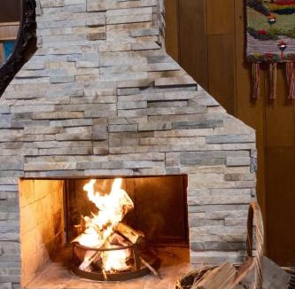 Olinda Villa | Vivian's Cottage with Cozy Fireplace! Pets Freindly!