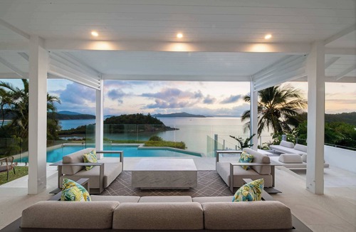 Shute Harbour House | 'Vue de Bleu' Luxury Whitsunday Retreat
