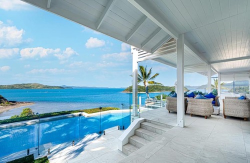 Shute Harbour House | Vue de Bleu' Luxury Whitsunday Ocean View Retreat
