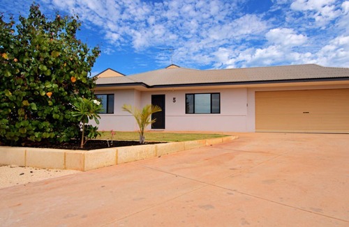 Exmouth House | Wahoo - Well laid out family home situated in a quiet cul-de-sac.