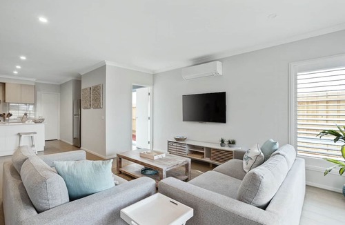 Cowes House | Wait 'N' Sea by Ready Set Stay - WIFI & Table Tennis