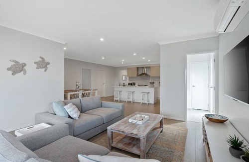 Cowes House | Wait 'N' Sea by Ready Set Stay - WIFI & Table Tennis